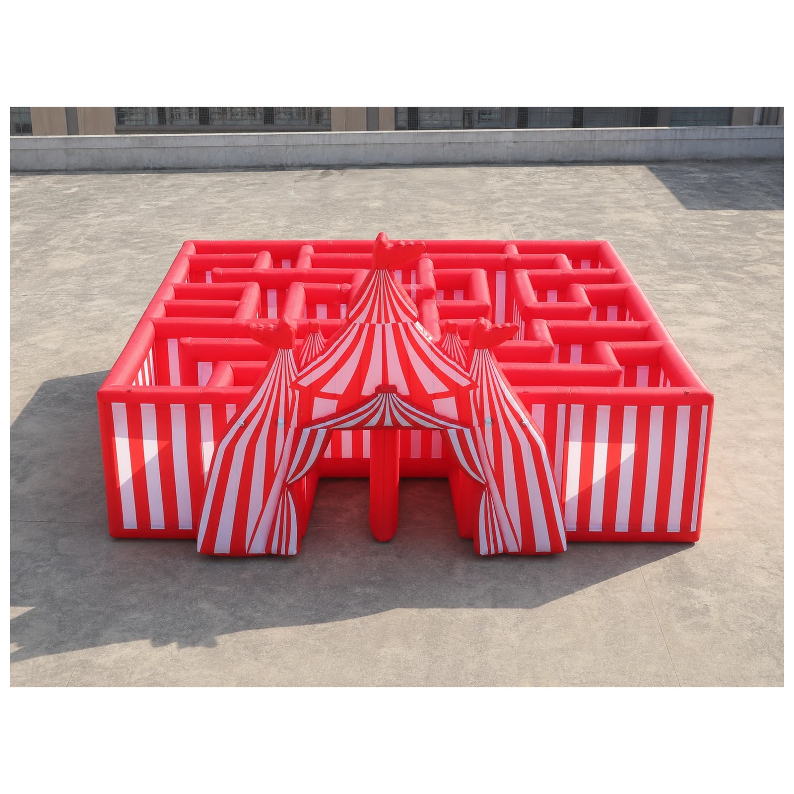 Large Red White Circus Inflata - Kids Outdoor Venues recension och pris